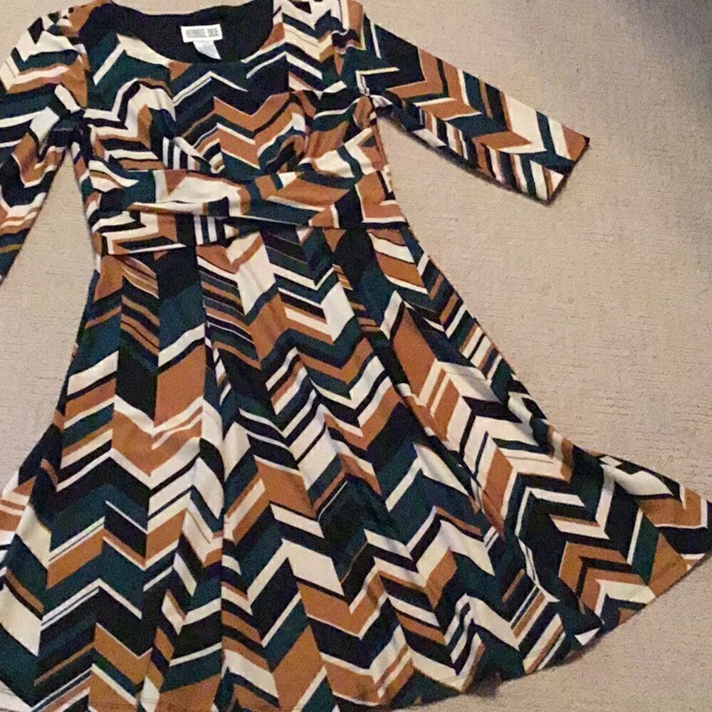 Ladies 3/4 sleeve a line pull on dress in small